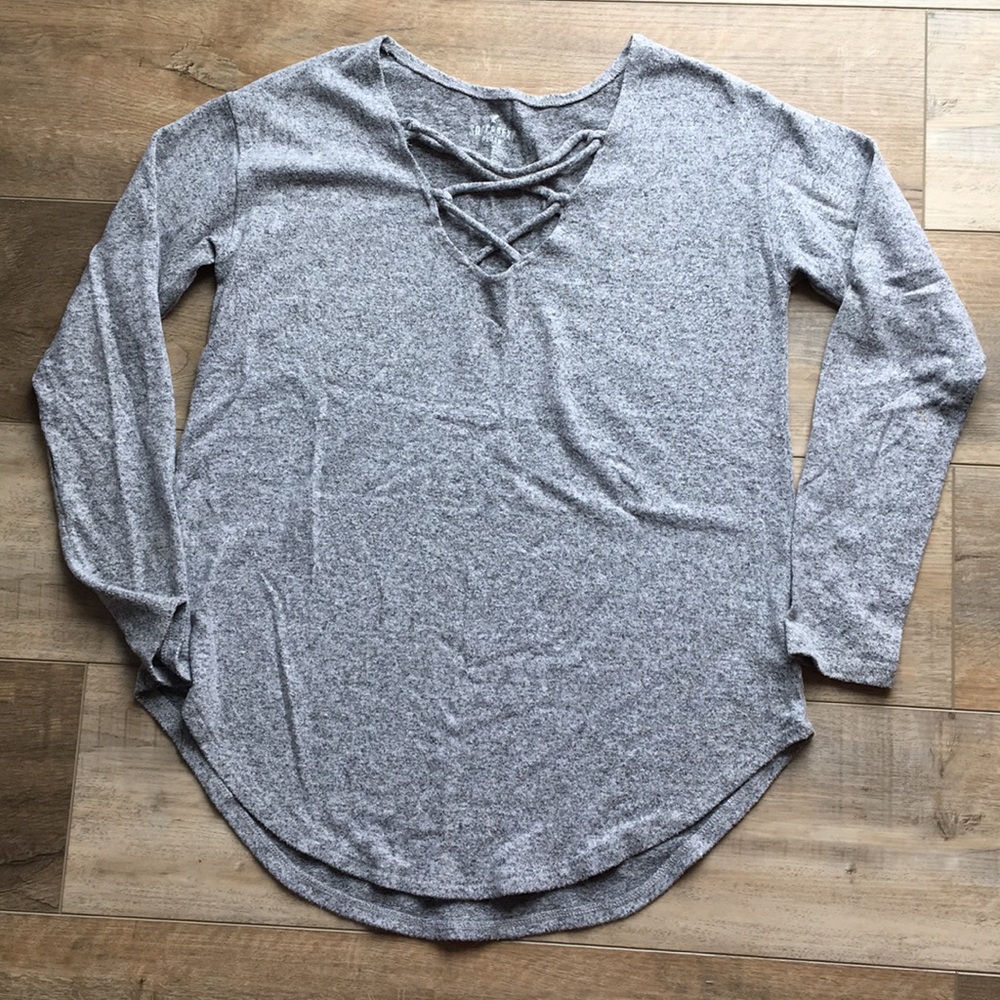 Grey, American Eagle sweater size small cute detai